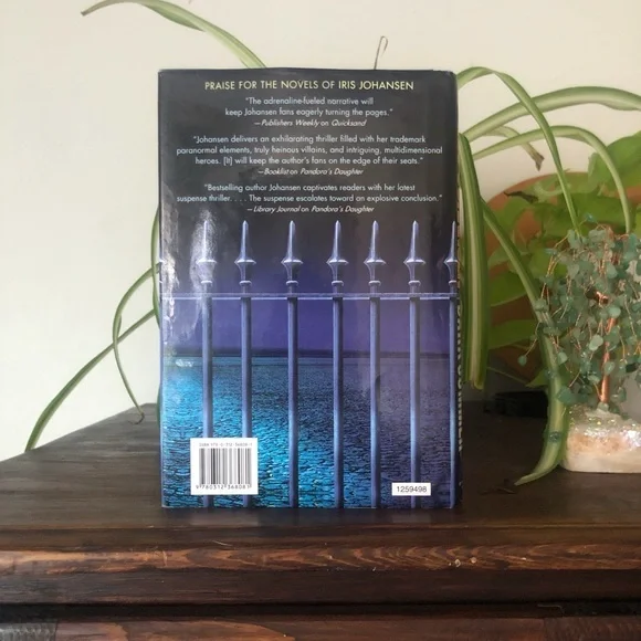 Dark Summer by Author Iris Johansen Hardcover Book Suspense Thriller. Pre owned‎ - Picture 3 of 3